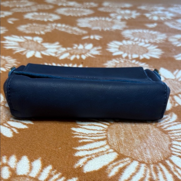 Portland Leather Navy Crossbody Bag - Great Condition! - Picture 2 of 5